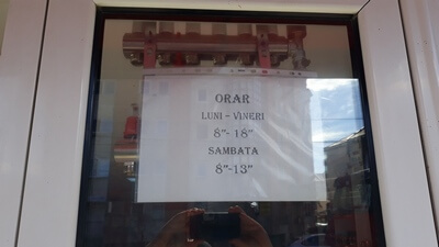 MBA Instal Arad. Imagine din exteriorul magazinului cu programul de lucru MBA Instal Arad. Program de lucru: L-V 08-18, S: 08-13